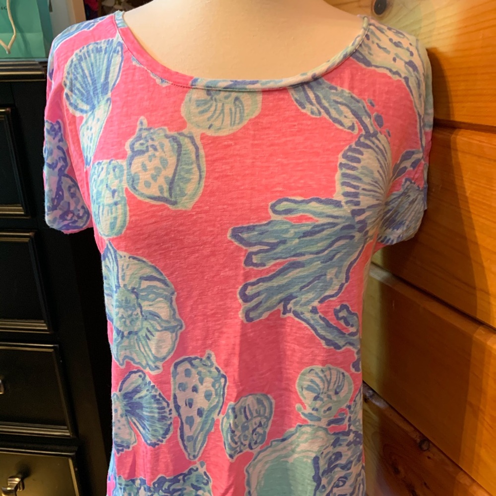 Lilly Pulitzer pink knit crew neck tee shirt